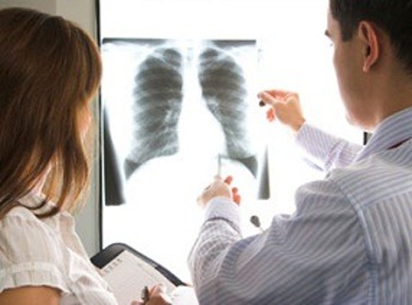 <p>chẩn đoán ai bị bệnh gì</p><p>ex: She was diagnosed with live cancer.</p>
