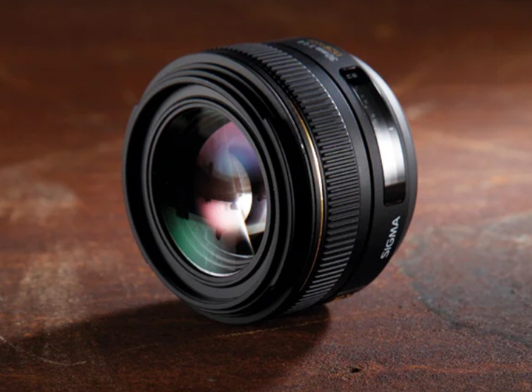 <p>Which f/stop gives the largest aperture opening</p>