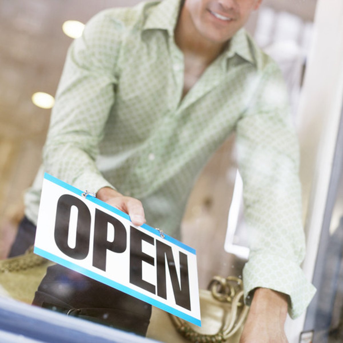 <p>An economic system in which people are free to operate their businesses as they see fit, with little government interference.</p>