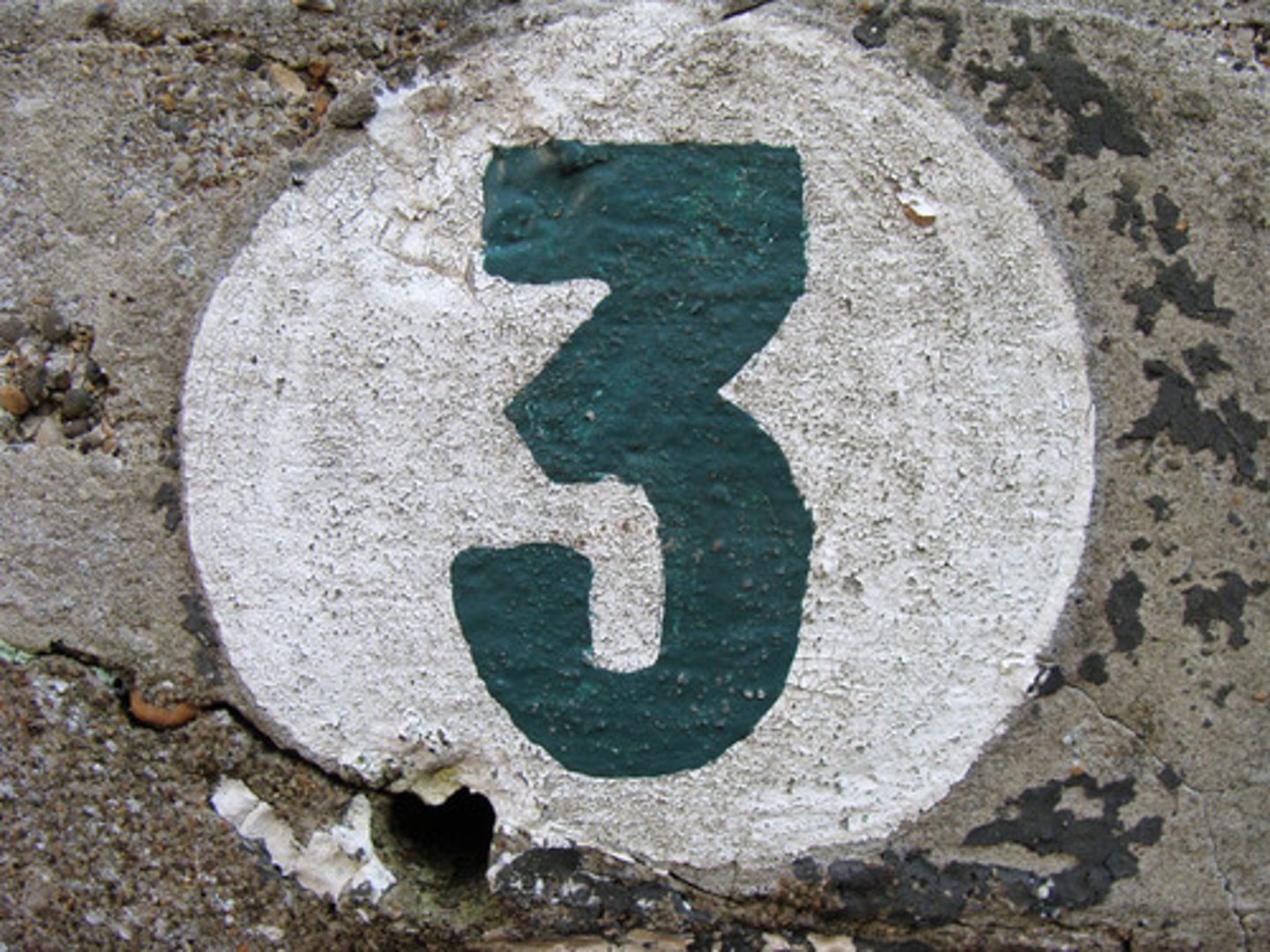 <p>three</p>