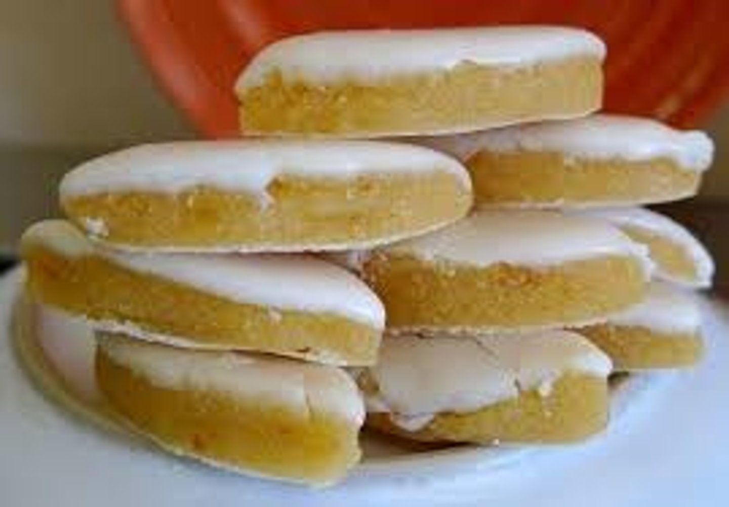 <p>? (marzipan biscuit, 016)</p>