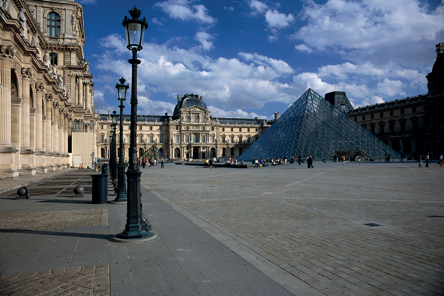 <p>Le palais du Louvre </p>