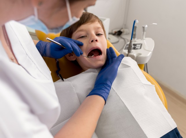 <p><strong>very fed up:</strong></p><p><span><em><span>I'm _ </span></em></span><span style="color: rgb(0, 255, 233);"><strong><em><span>with/of</span></em></strong></span><span><em><span> being criticized all the time.</span></em></span></p><p><span><em><span>→ </span></em><span>chán ngấy khi phải làm cái gì</span></span></p>