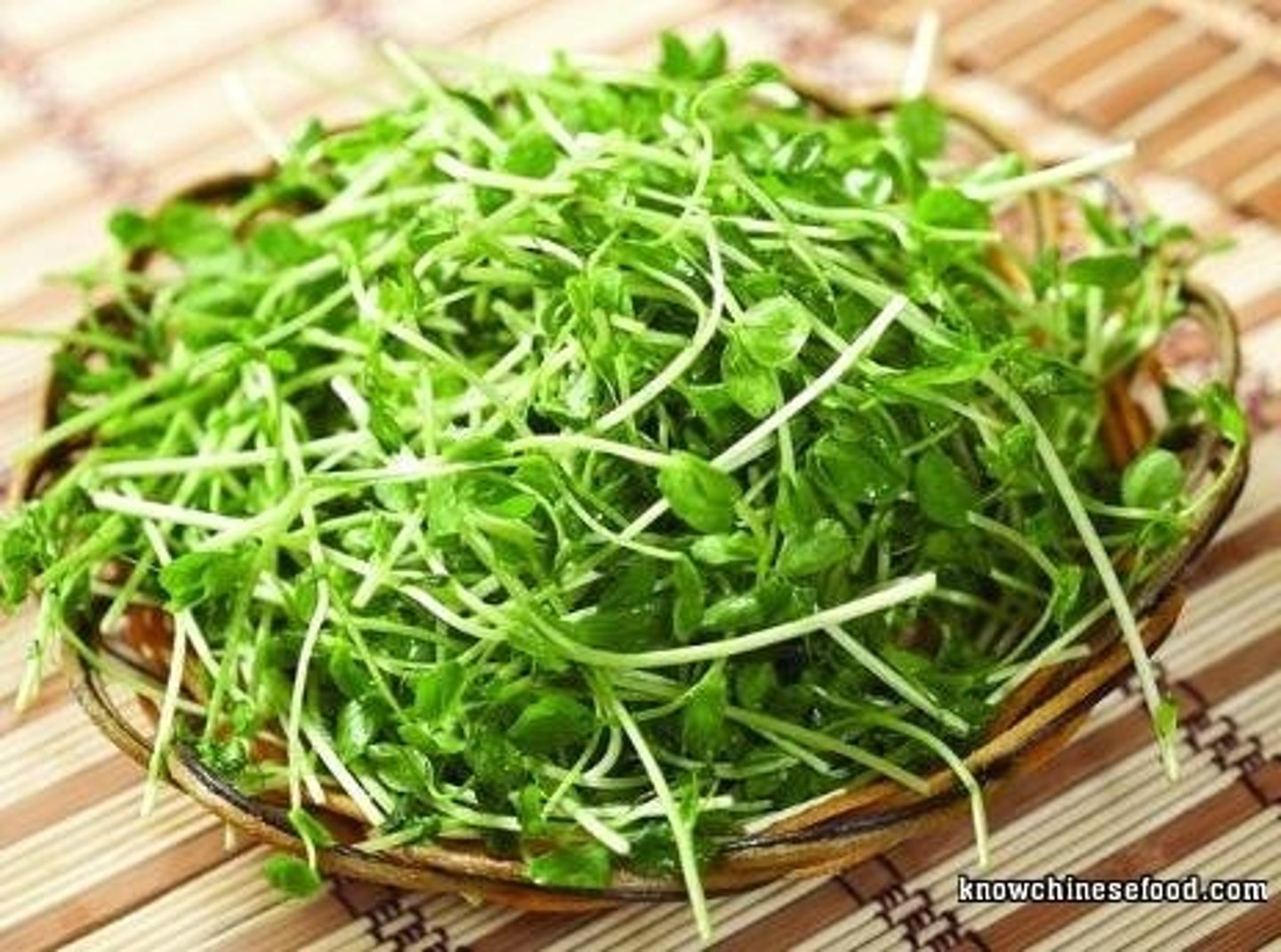 <p>dòu miáo - Pea shoots</p>