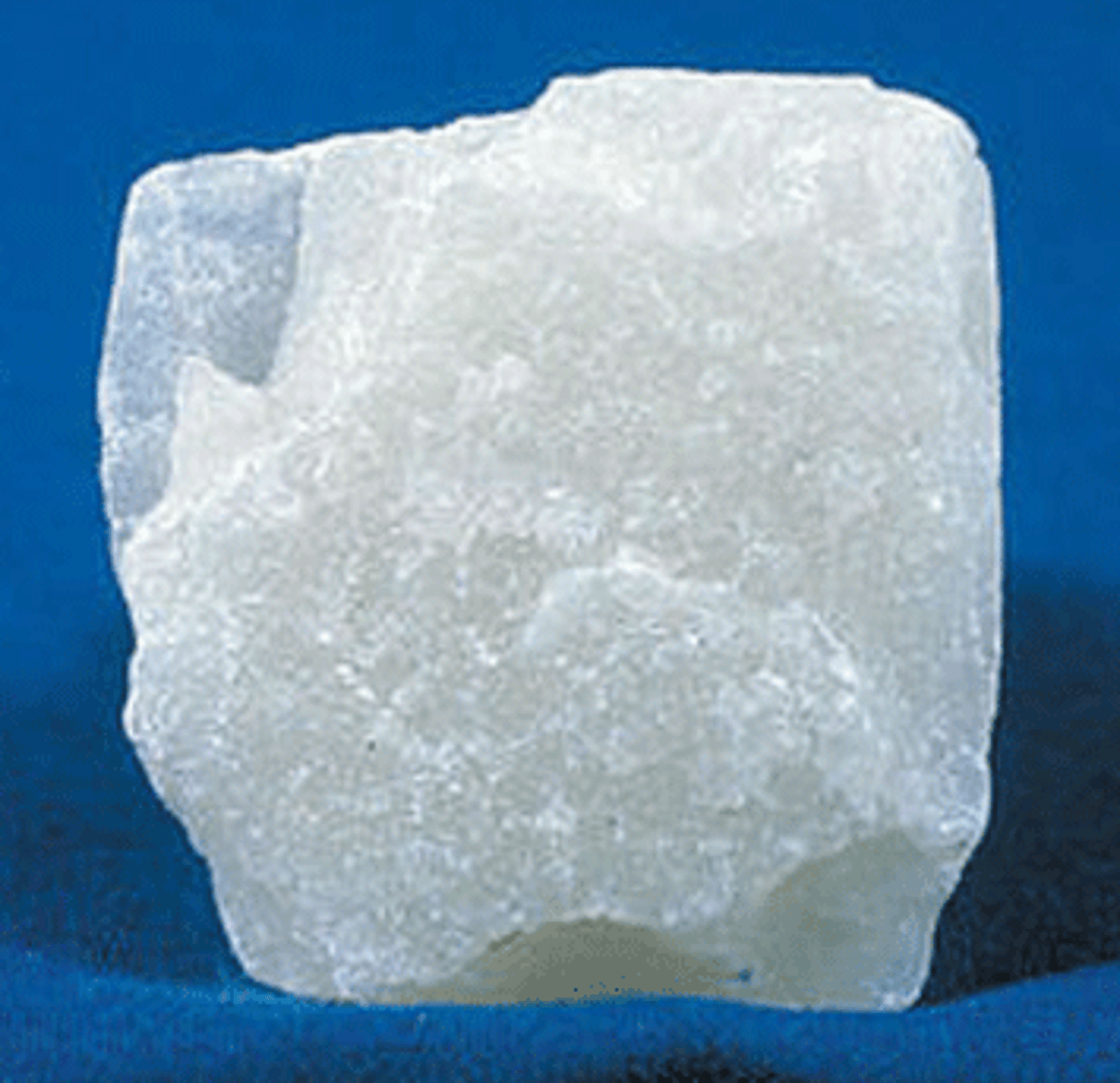 <p>(shí)</p><p>rock; stone</p>