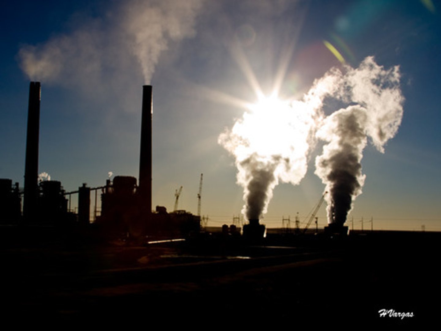 <p>(n) sự ô nhiễm</p><p>= pollution</p>