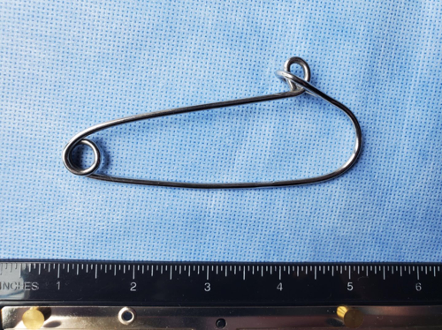 <p>a clip used to contain ring handled surgical instruments together</p>