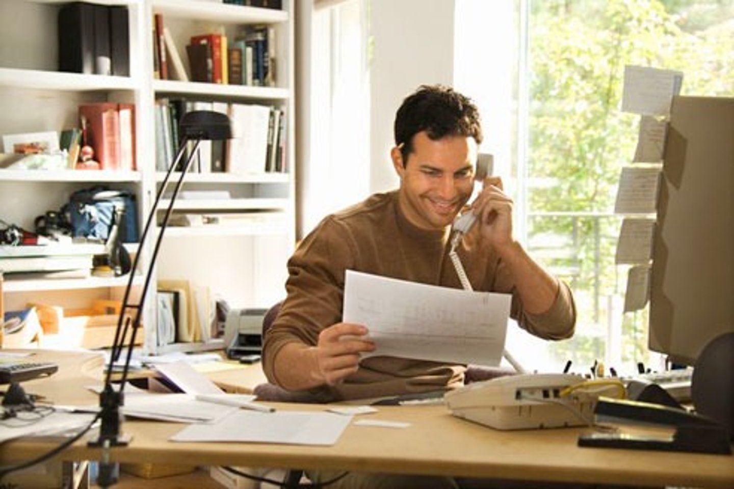 <p>working for yourself and not for an employer</p><p>/tự làm chủ/</p><p>= freelance /tự do/, independent worker /lao động độc lập/</p><p>&gt;&lt; employee /nhân viên/, salaried worker /người làm công ăn lương/</p>