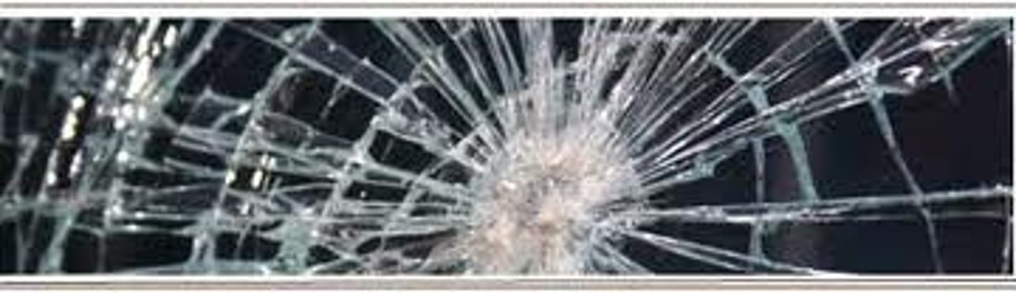 <p>romper/roto en pedazos</p>
