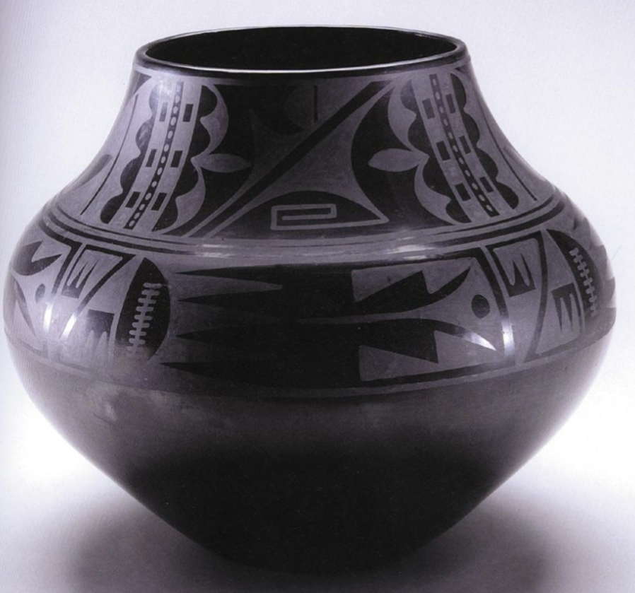 <p><strong>Black-on-black ceramic vessel: </strong>Form</p>