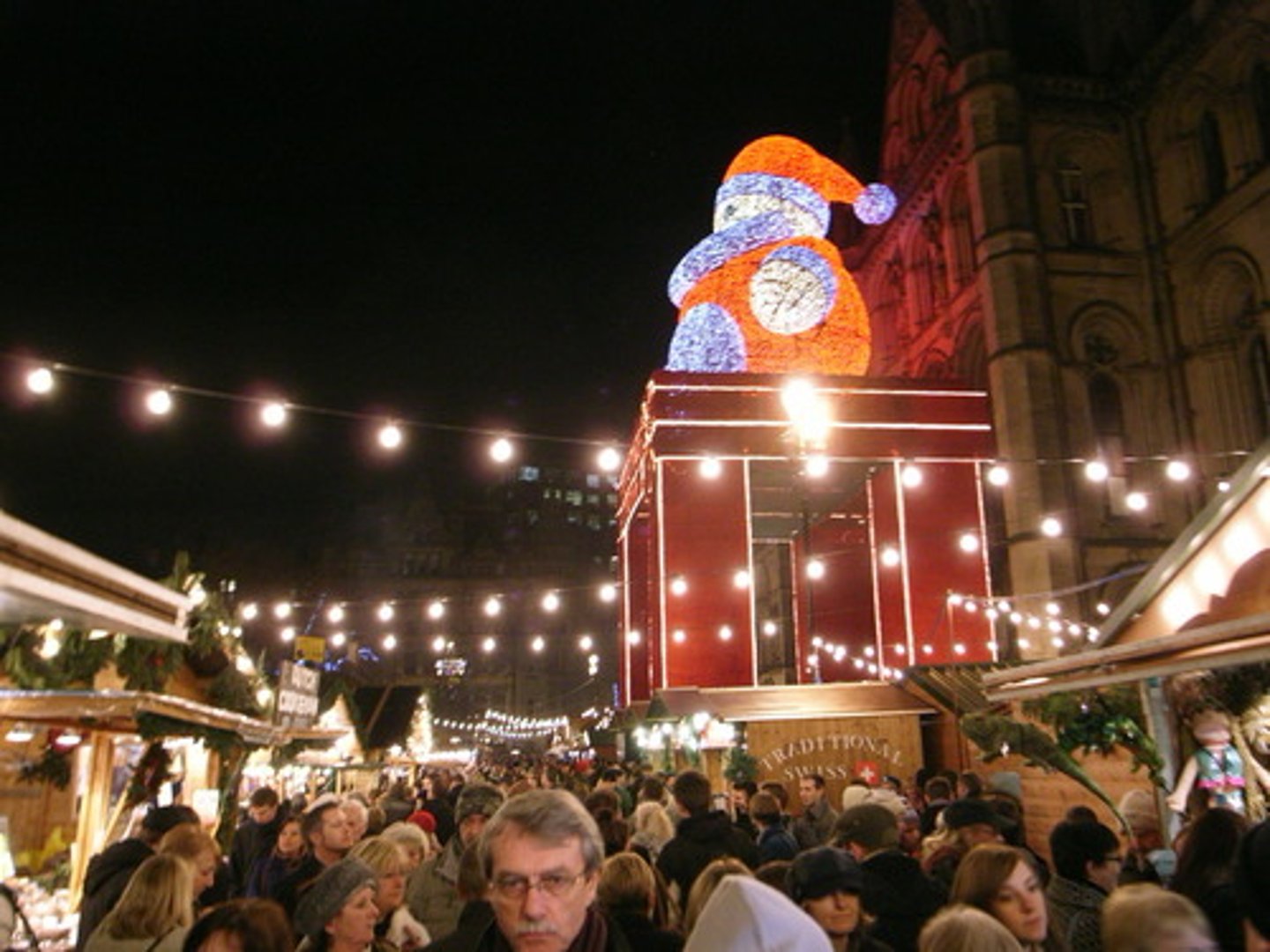 <p>/qìfēn/：Không khí (náo nhiệt, vui vẻ, trầm mặc)</p>