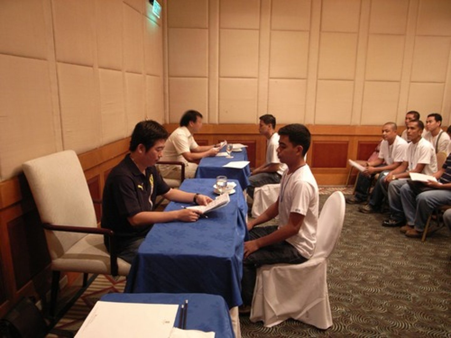 <p>to interview, interview (miàn shì)</p>