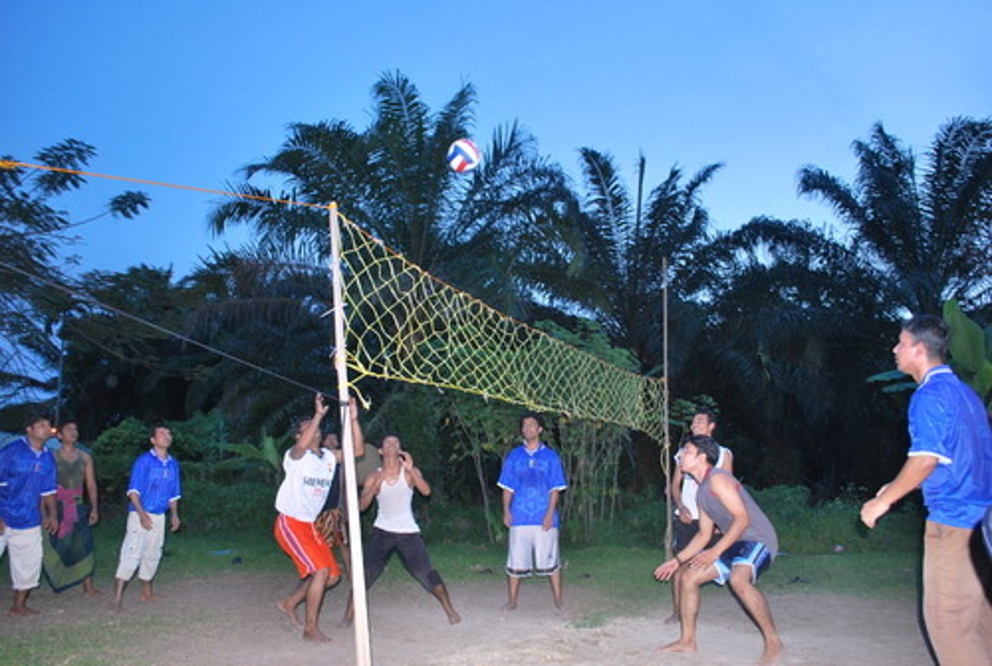 <p>to play ball</p><p>(dǎ qiú)</p>