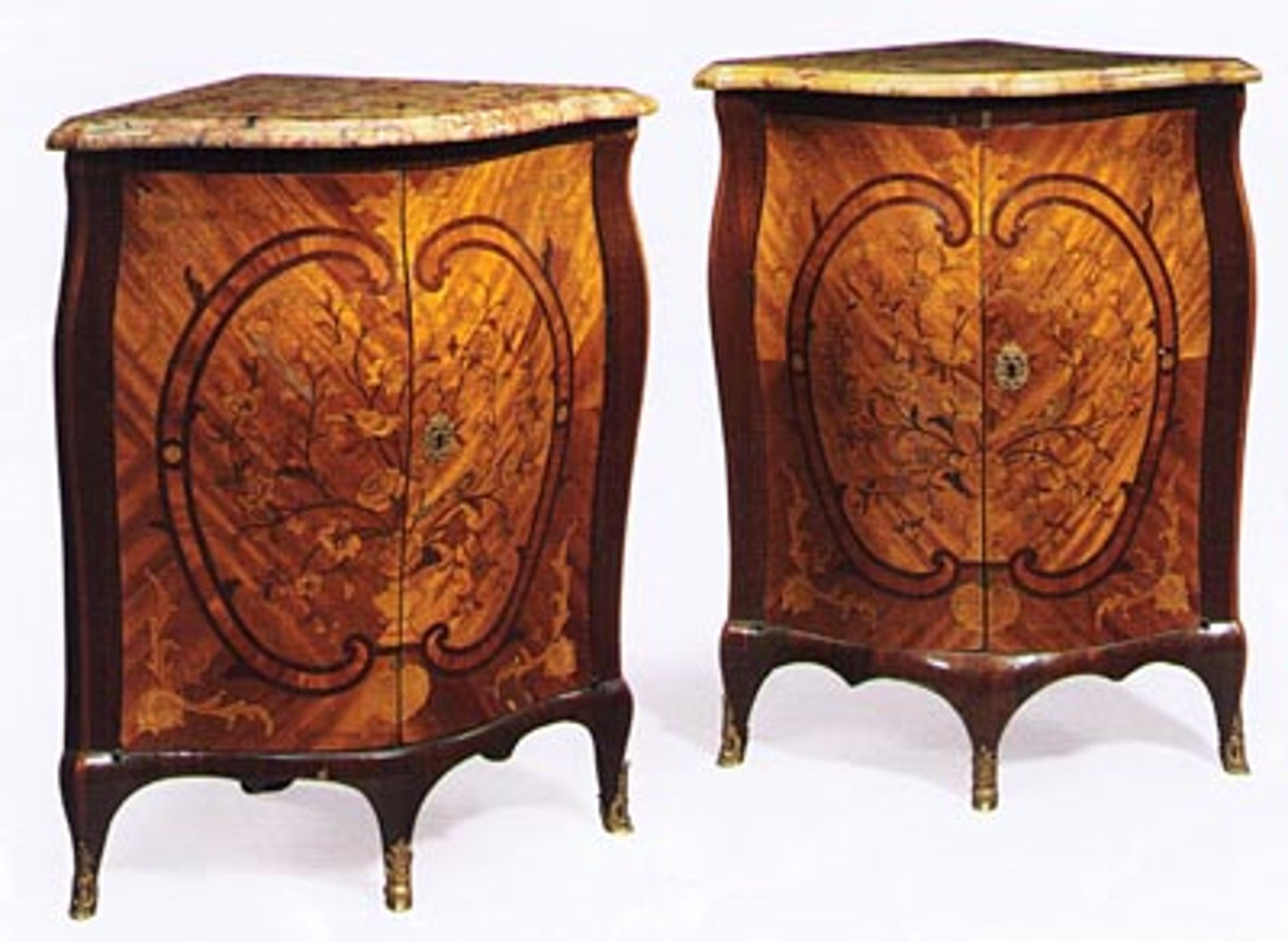 <p>French Rococo (Louis XV)</p><p>A corner cupboard mainly built into the room</p>