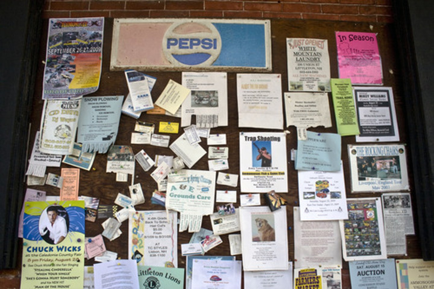 <p>bulletin board</p>
