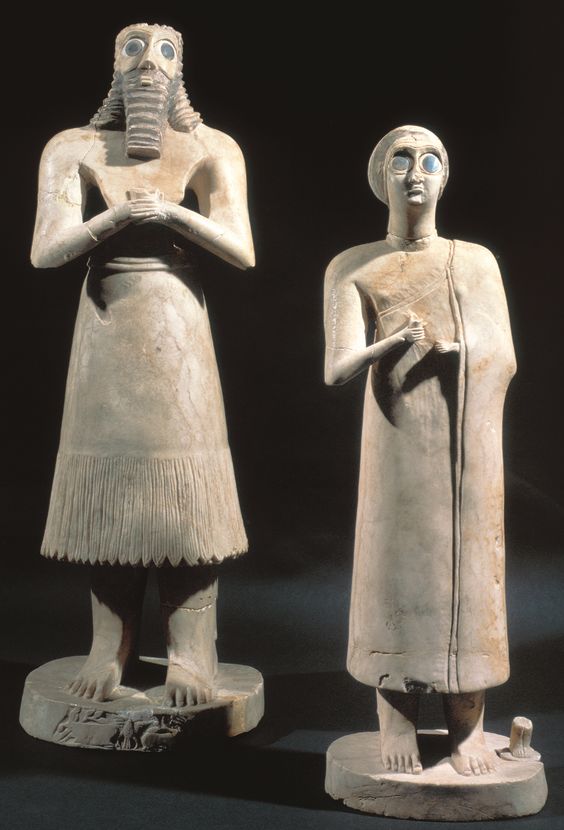 <p>Statues of votive figures</p>