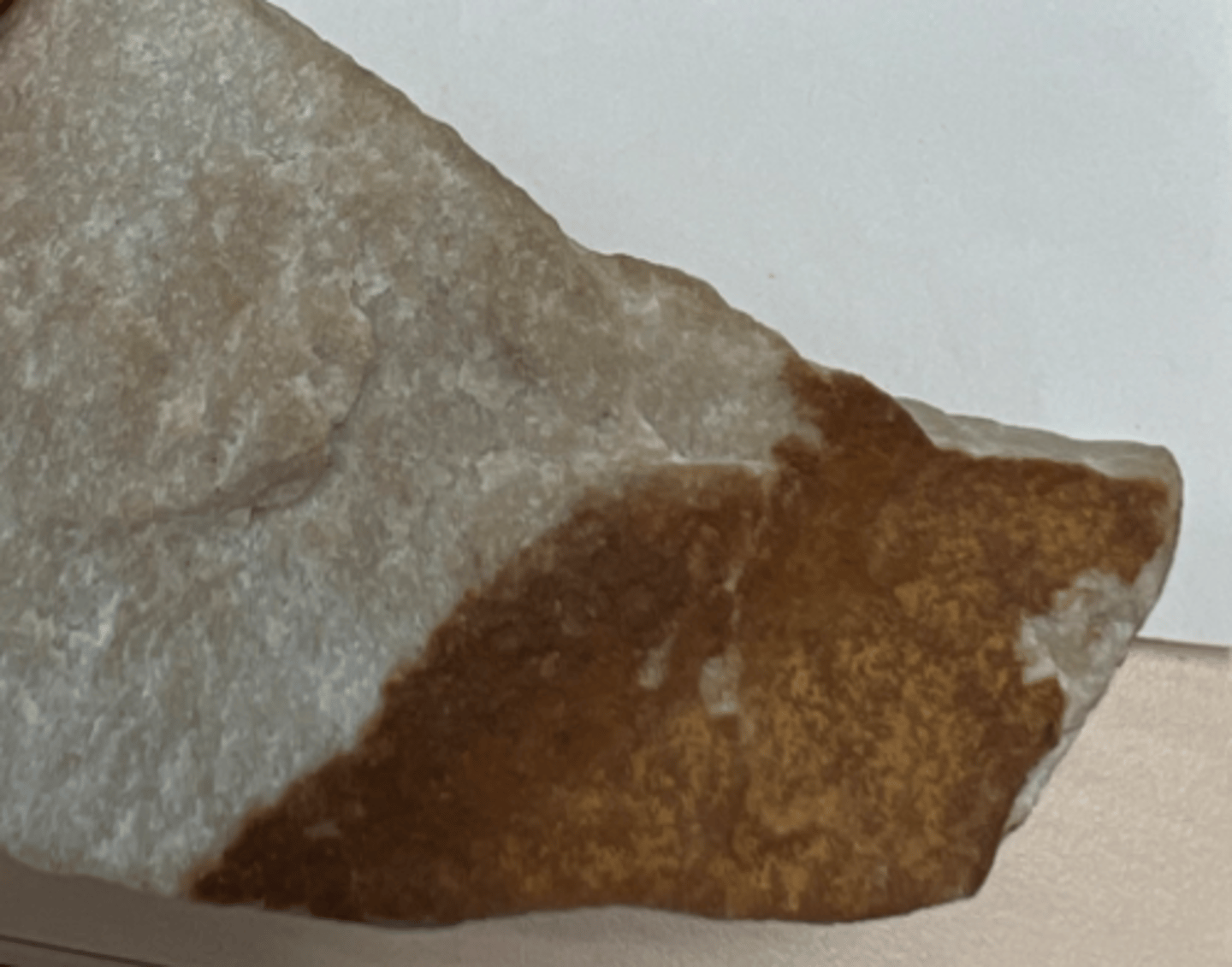 <p>Nonfoliated metamorphic rock <br>parent rock: sandstone <br>sugary texture<br>hard and robust <br>scratch glass plate</p>