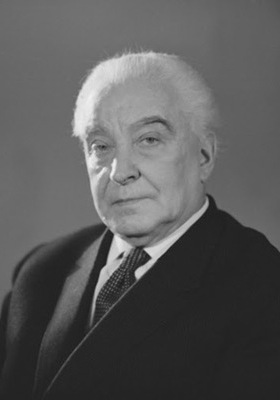 <p>Виноградов</p>