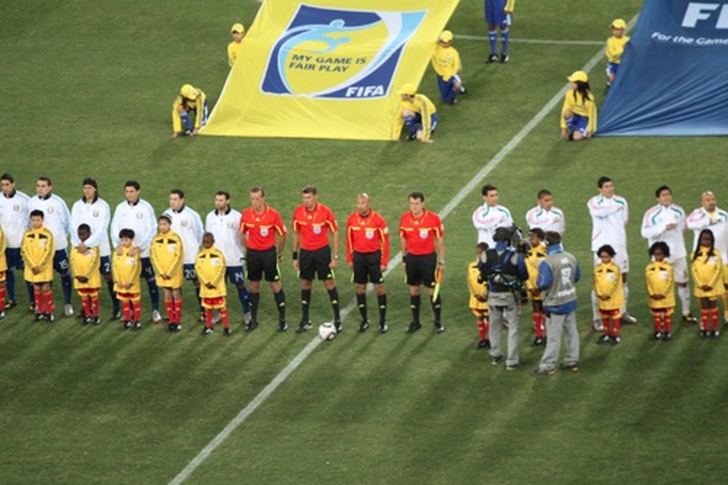 <p>game, match</p>
