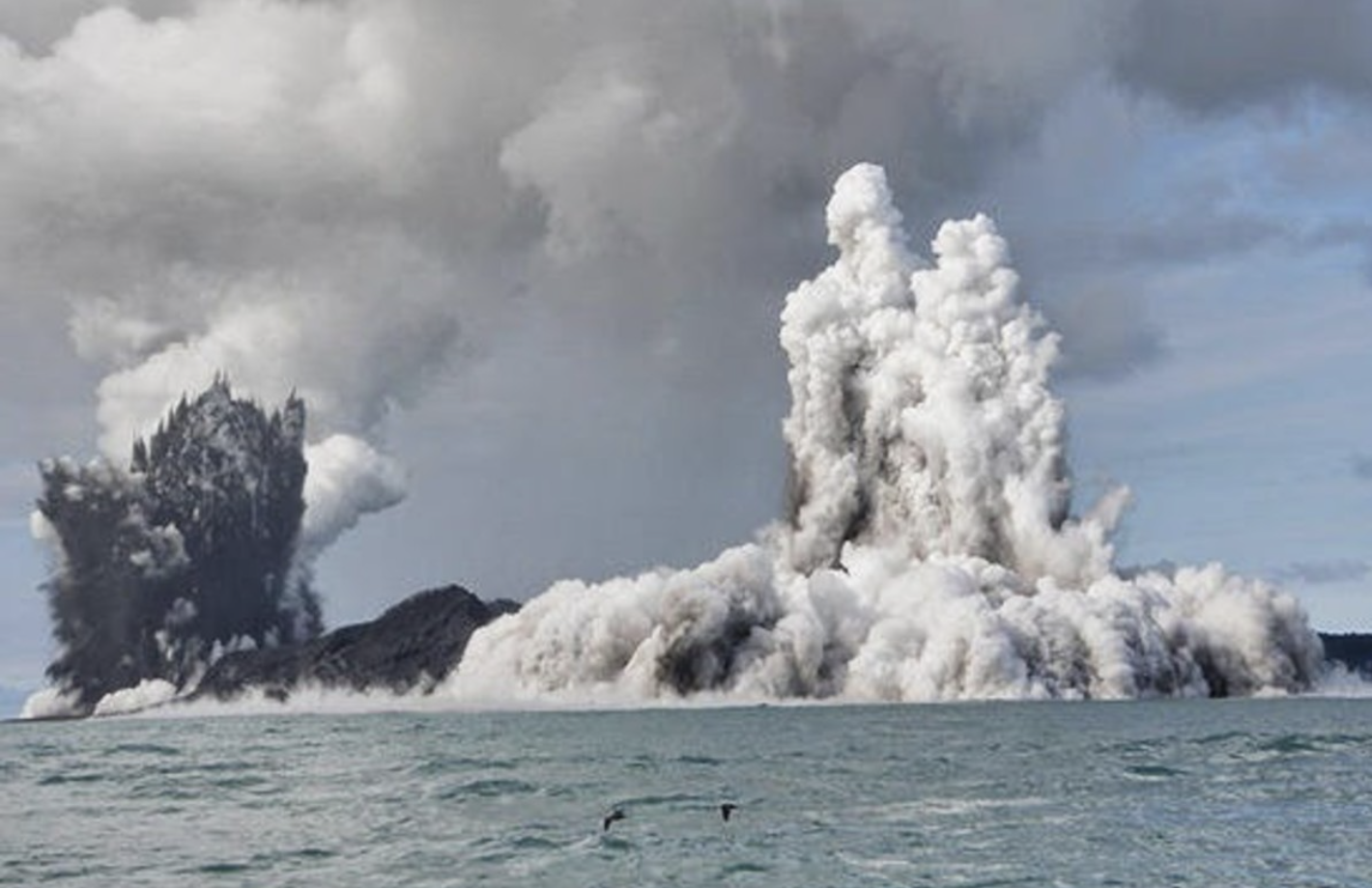 <p><strong>3 MAIN MECHANISMS OF VOLCANIC ERUPTIONS:</strong></p><p>these are caused when a <strong>thermal contraction from chilling on contact with water happens</strong></p>