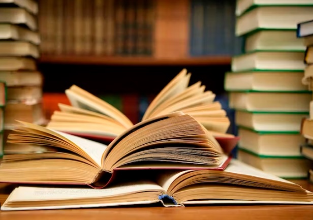 <p>7. Книги {<span style="color: red;"><strong><span>нет}</span></strong></span> на полке. Кто-то {<span style="color: red;"><strong><span>взял} </span></strong></span>её.</p>