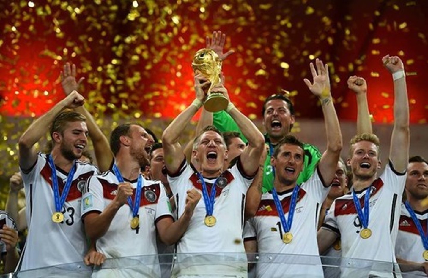 <p>der Weltmeister</p>