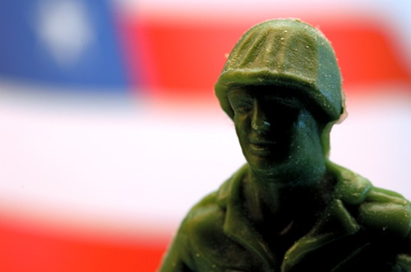 <p>The government may not quarter, or house, soldiers in the people's homes during peacetime without the people's permission.</p>