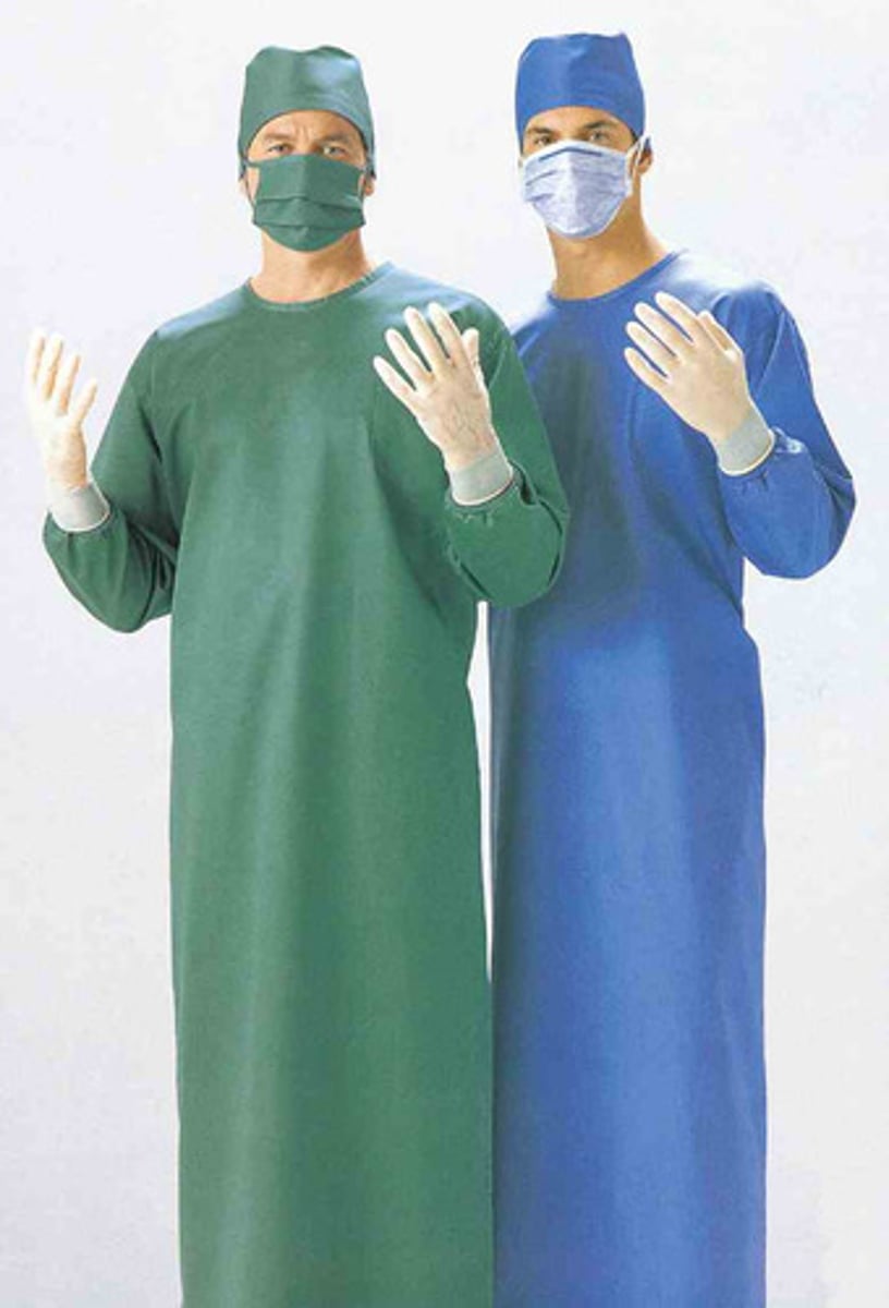 <p>Áo phẫu thuật - quần áo bảo hộ khi mổ. (The surgeon put on a surgical gown - Bác sĩ mặc áo phẫu thuật vào.)</p>