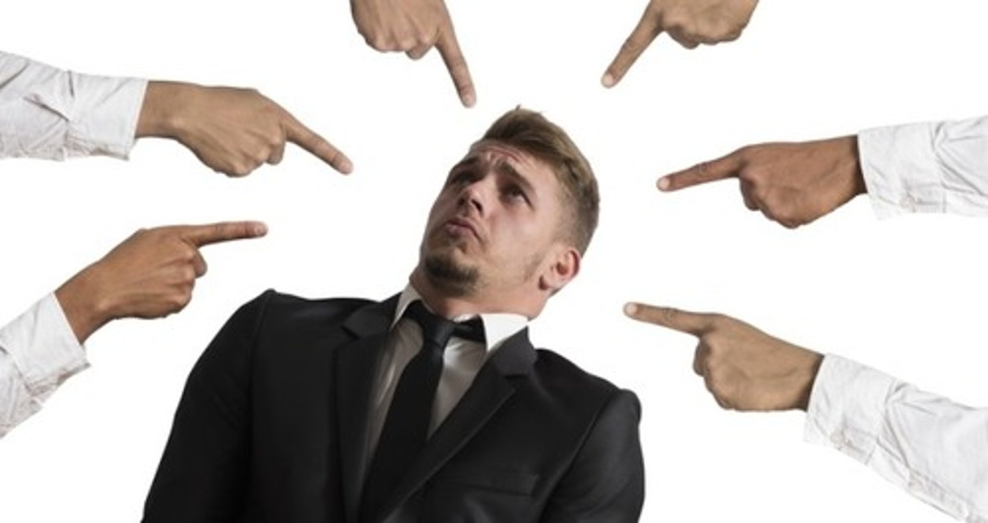 <p>Cáo buộc, buộc tội</p>