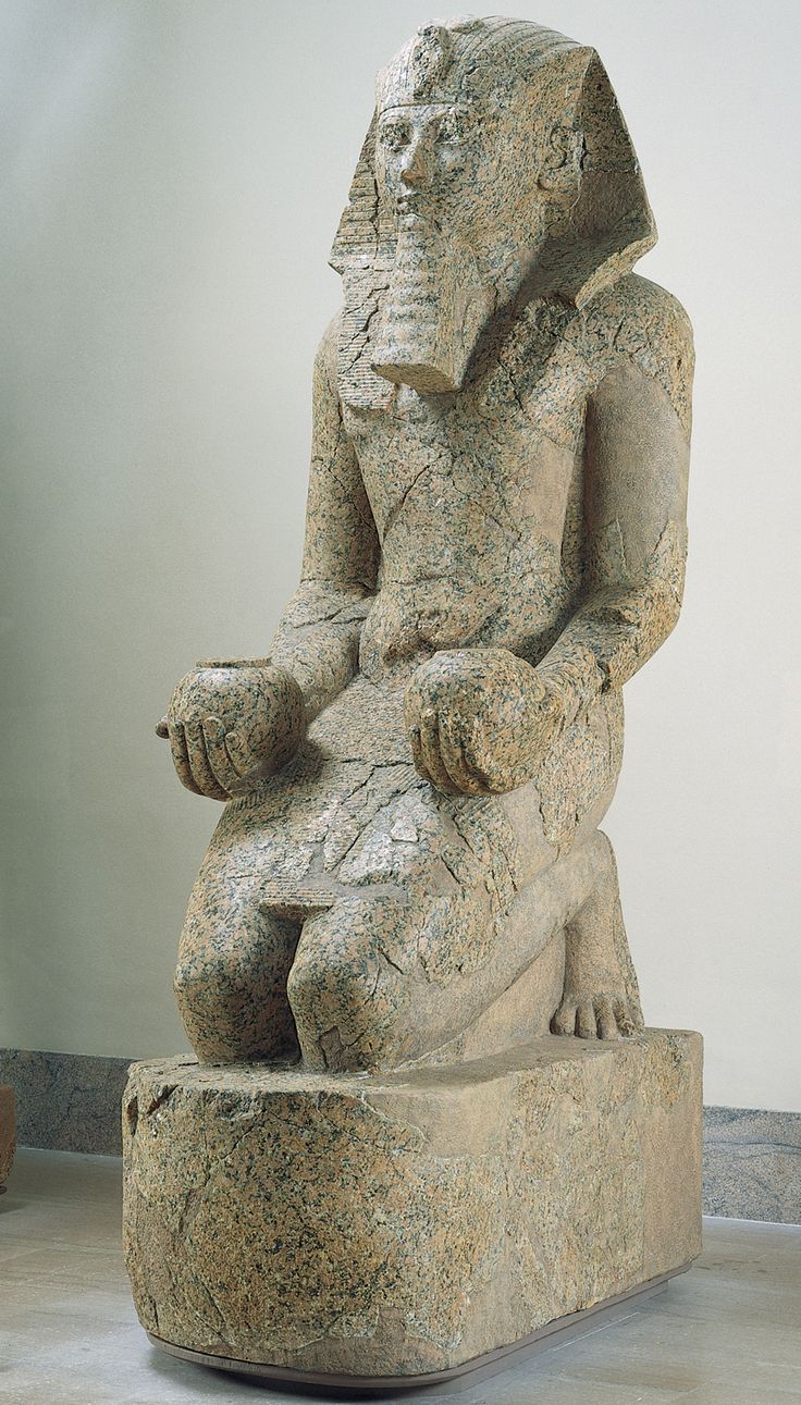 <ol><li><p>Holds multiple male attributes but slight indication of breasts</p></li><li><p>one of 200 statues in complex</p></li><li><p>She is offering specifically to sun god —&gt; pharoahs only knelt to gods</p></li><li><p>1473-1458 B.C.E.</p></li></ol><p></p>