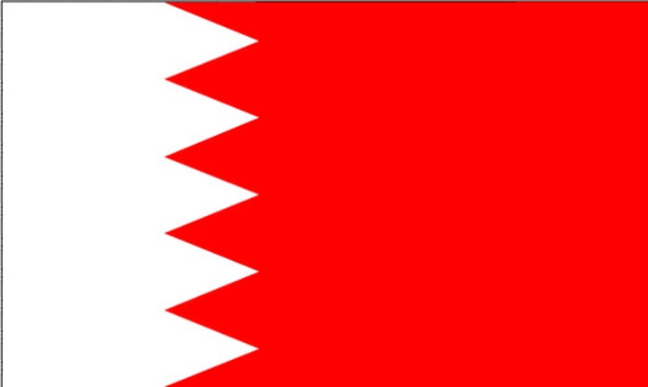 <p>Five white triangles = the five pillars of Islam.</p><p>Red = the blood of the martyrs and the battles of the country. </p><p>White = peace.</p>