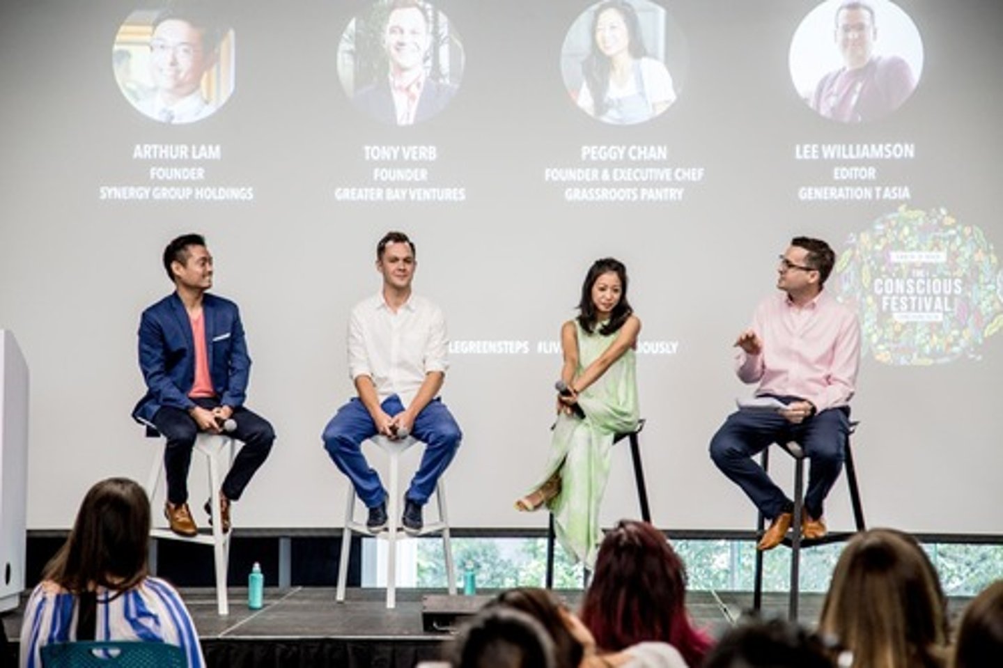 <p>buổi toạ đàm</p>