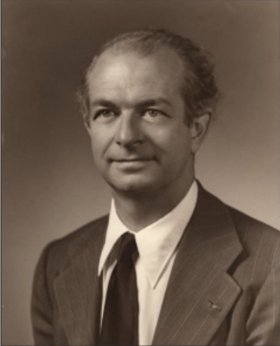 <p>discovered the alpha-helical structure of proteins.</p><p>won 1 nobel prize and 1 nobel peace prize</p>
