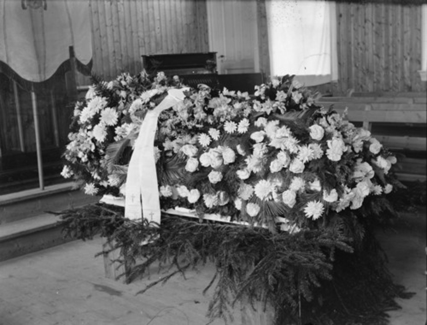 <p>(1) Succession of VP if president dies or become incapable to do his job.(2) if there is no VP, president must appoint one, and congress must approve</p>