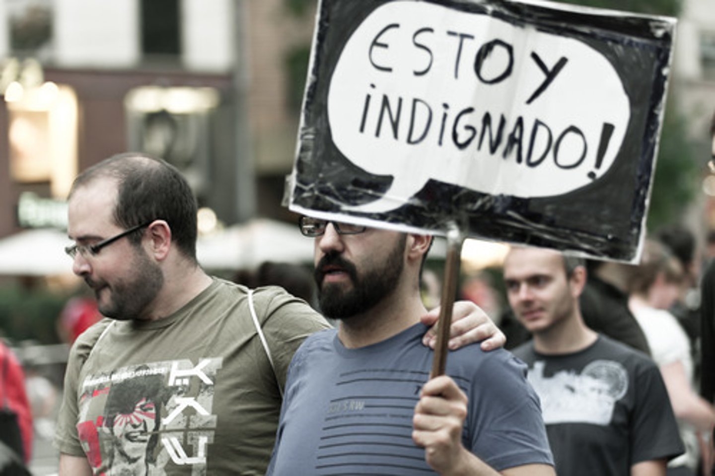 <p>to protest</p>