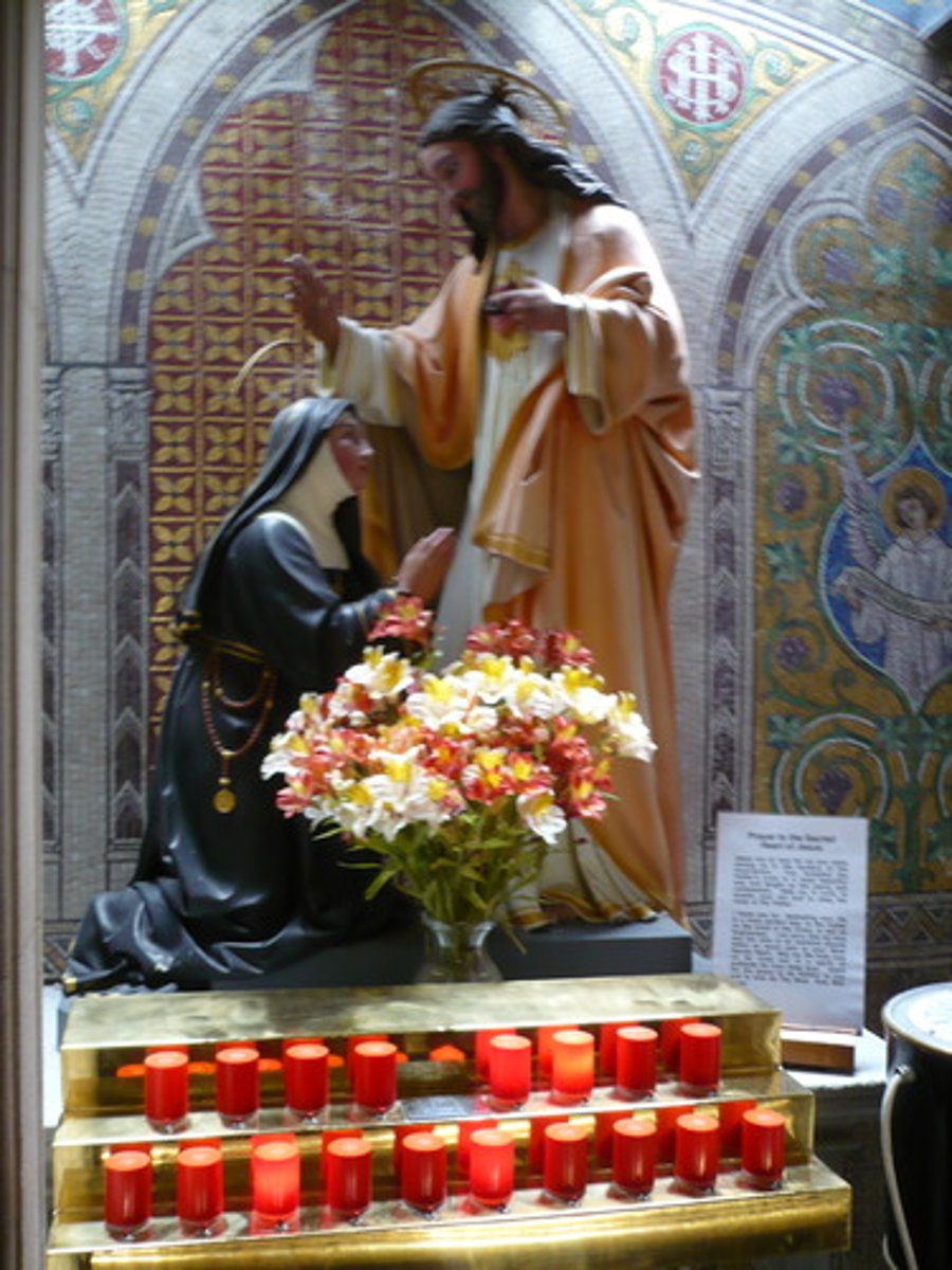 <p>(thuộc) thần thánh, thiêng liêng</p>