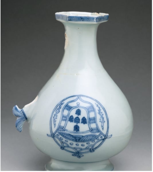 <p>1520 - 1540 (Yongle Period)<br>Made w/ porcelain &amp; cobalt blue<br>China</p>