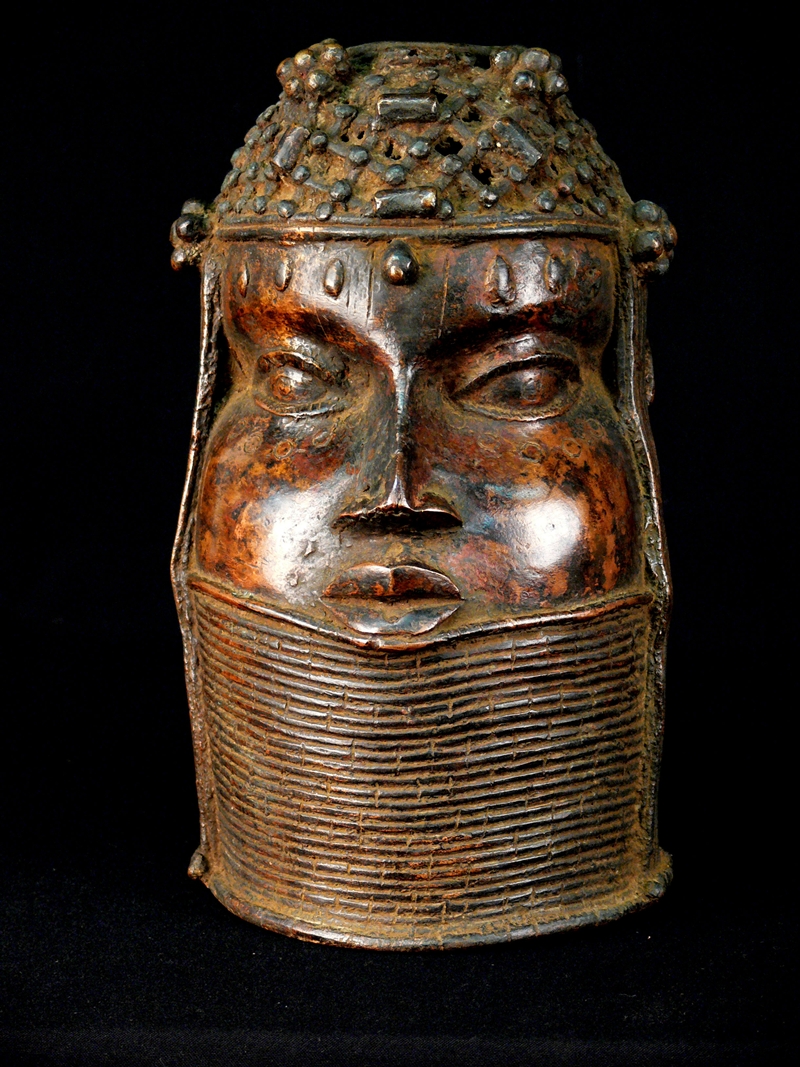 <p>Sculpted brass or bronze heads representing the rulers of the Benin Kingdom, often used in royal altars and ceremonies. </p>