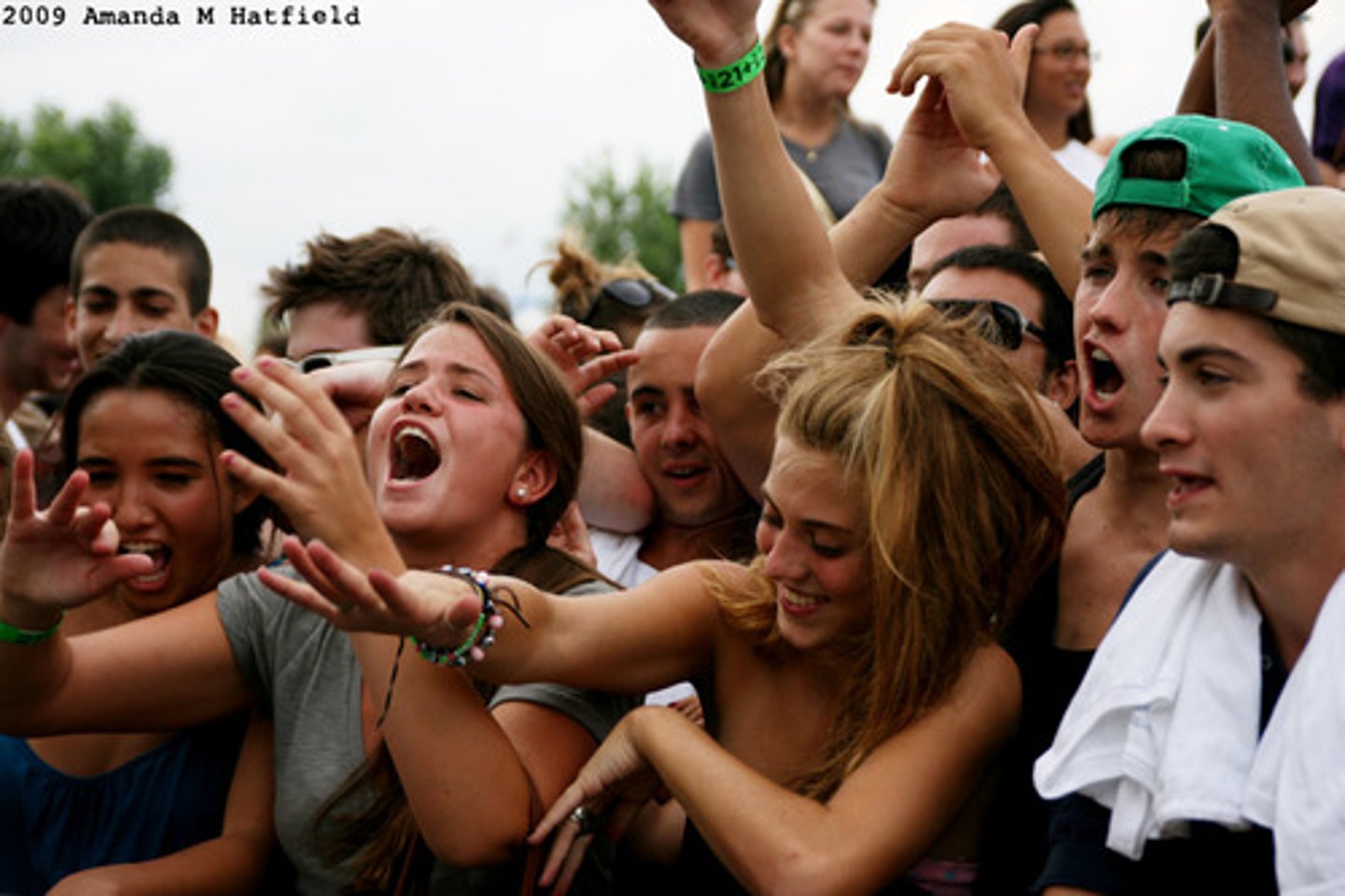 <p>насущные (острые) социальные проблемы / внутренние вызовы страны. Example: We must solve (...) like poverty before exploring other planets.</p>