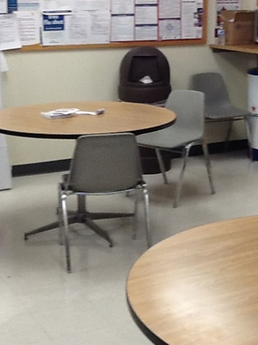 <p>(np): phòng nghỉ</p>