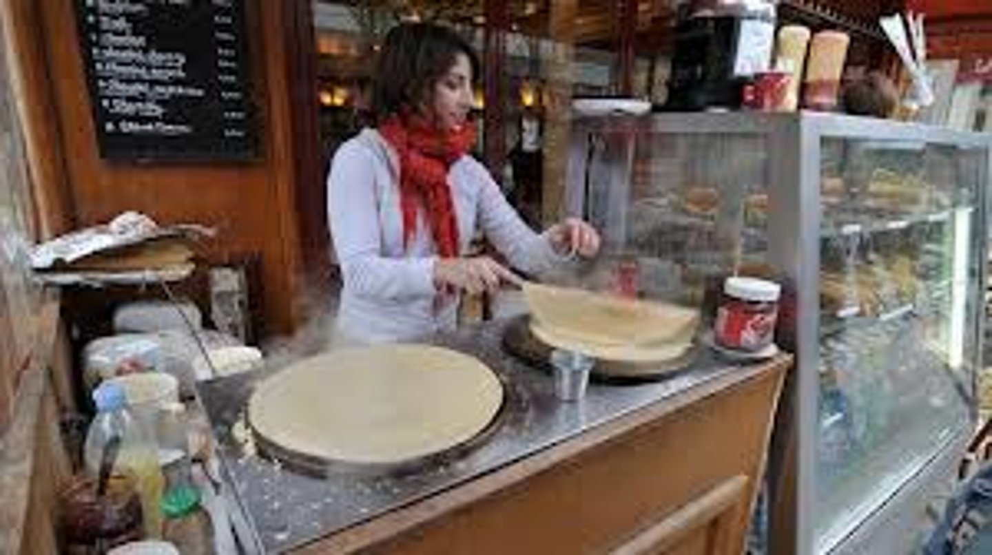 <p>a (chocolate) crêpe</p>