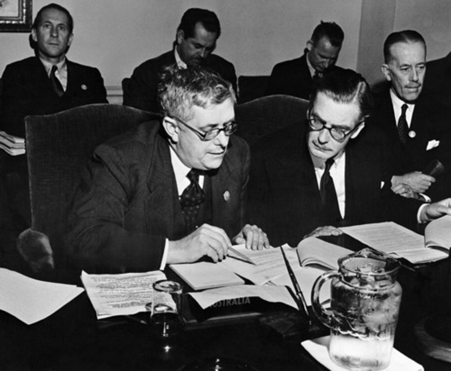 <p>Принять законопроект</p><p>After three readings, Parliament ___</p>