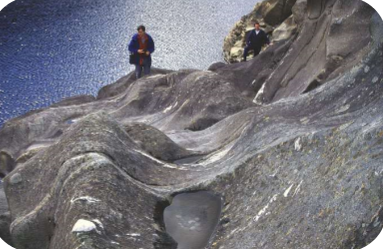 * Glacial abrasion landform
* Forms as a result of abrasion in areas with different lithologies (softer and rougher materials)
* Results in smooth forms which look like rock forming lava deposits
