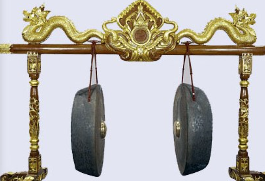 <p>A type of hanging gong used in gamelan music.</p>