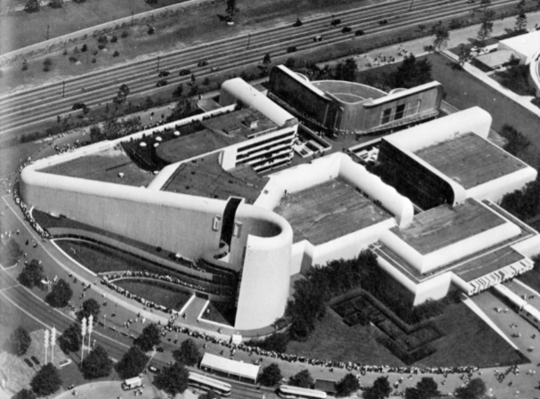 <ul><li><p><span>Visionary city model, showcased a futuristic, car-centric America in 1960.</span></p></li><li><p><span>Highways and speed&nbsp;</span></p></li><li><p><span>Zoned urban planning with separated residential, commercial, and industrial areas for order and convenience.</span></p></li><li><p><span>Skyscrapers and suburbs&nbsp;</span></p></li><li><p><span>celebrated innovation, automation, and a streamlined, modern lifestyle.</span></p></li></ul><p></p>