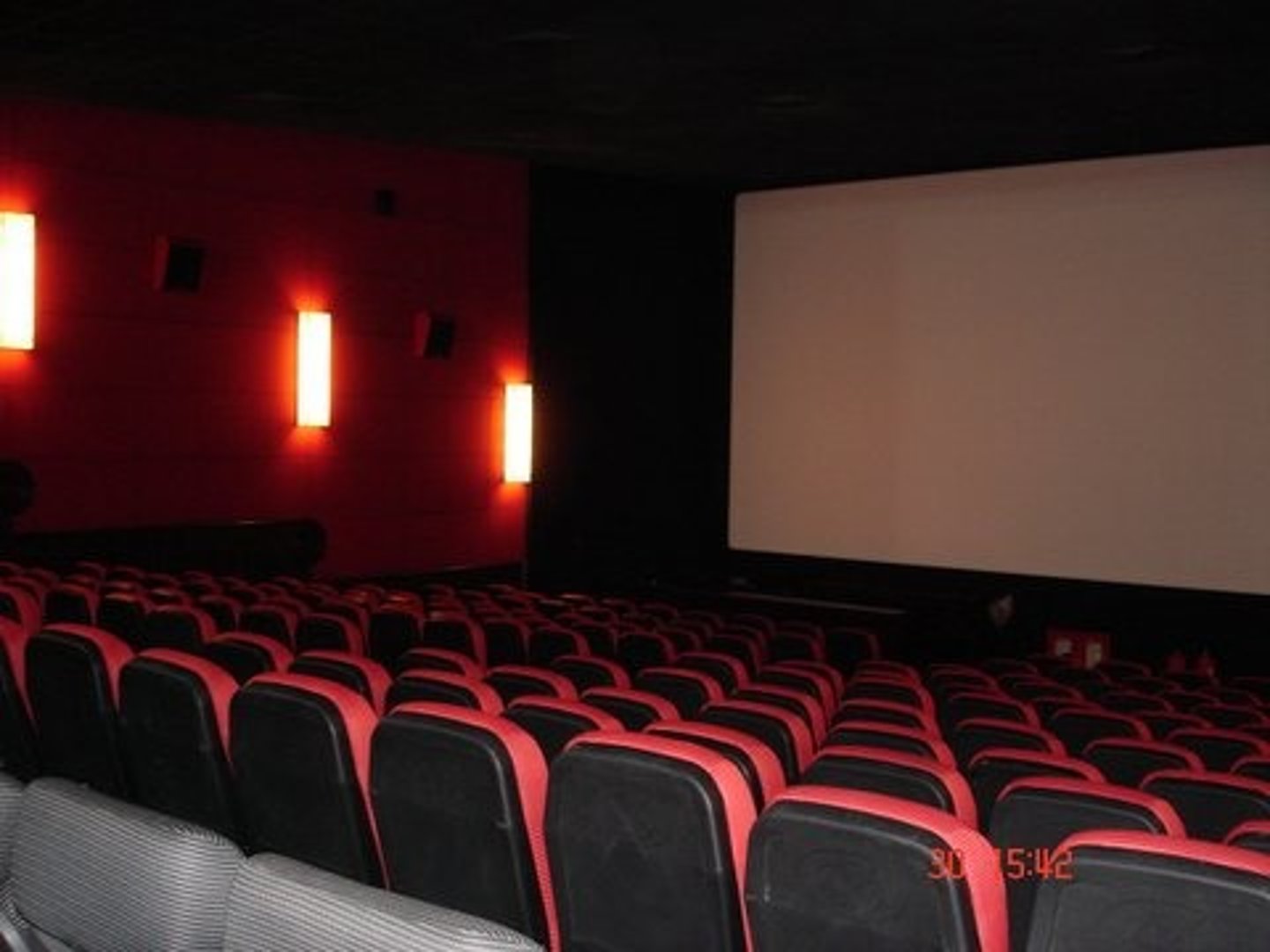<p>movie theater, cinema</p>