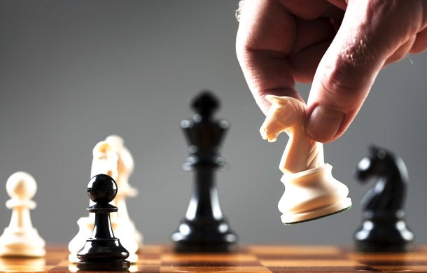 <p>plánovat, vytvořit strategii</p>