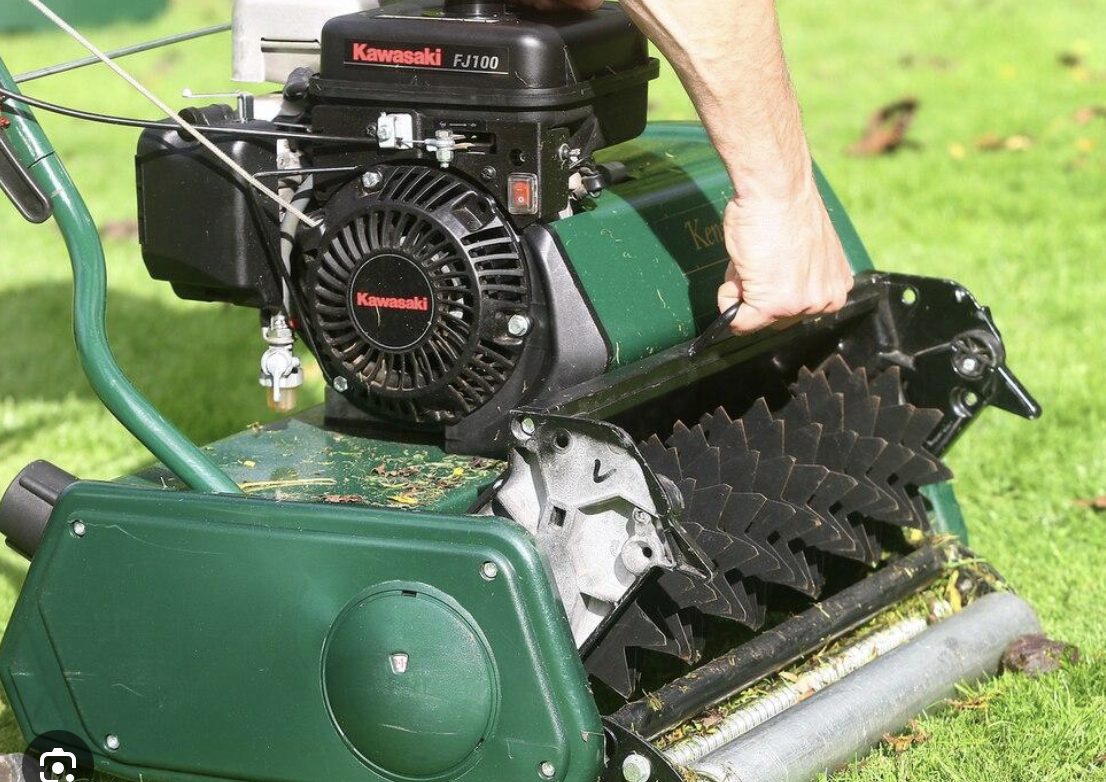 <p>Removes dead stolons stolons/leaf matter</p>