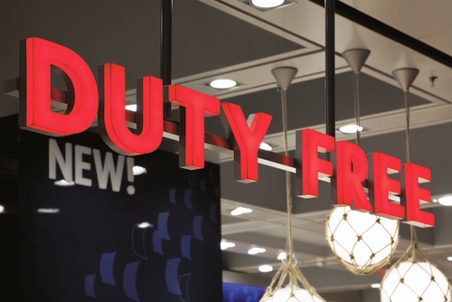 <p>duty-free shop</p>