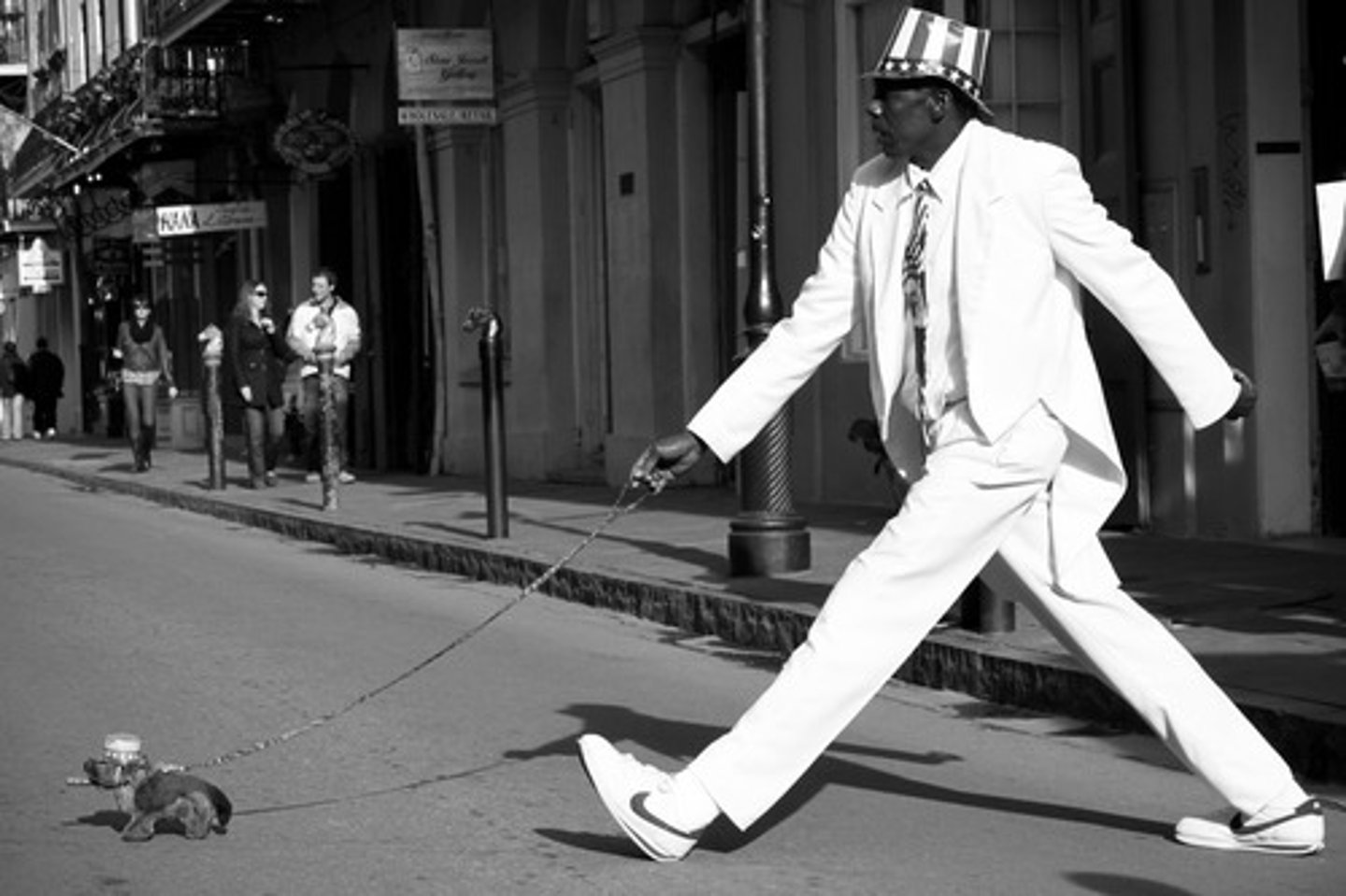 <p>con un andar, con andar, su paso, su caminar</p>